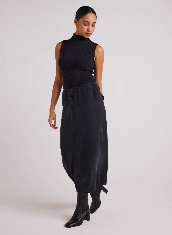 Ana Side Slit Skirt - Black